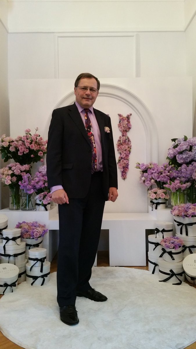 UKAmb_Hay's tweet photo. Thanks to @JanePackerTweet for turning our house into a beautiful sea of flowers - launching her new #EaudeFleur fragrance in #Korea https://t.co/eBFNvgynvH