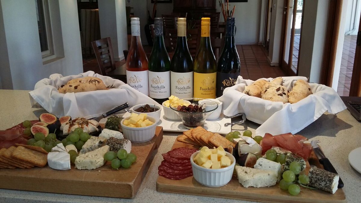 KleinWelmoed's tweet photo. We recently served this mouthwatering platter alongside a private #FoothillsVineyards wine tasting for guests! #Stellenbosch @StellWineRoute https://t.co/UGlO2i18Ss