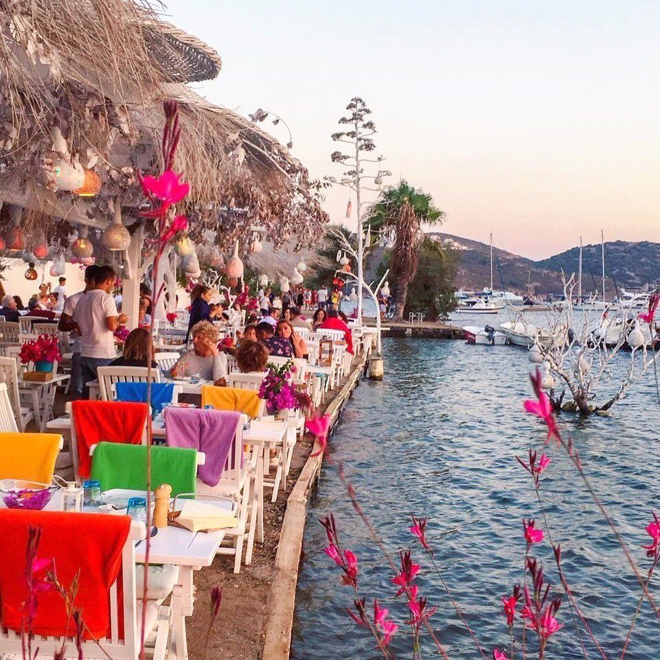 😍Yaz deyince ilk akla gelen yer Gümüşlük, Bodrum🌸🌼
Rezervasyon.com