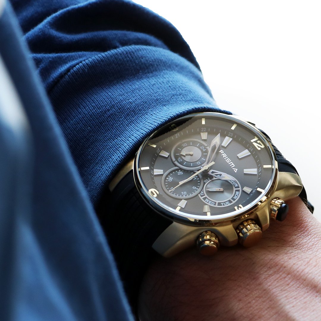 When you are not spending your time worrying, you are spending time on executing. #yourmoment #prisma #watches #horloges #prismadaily