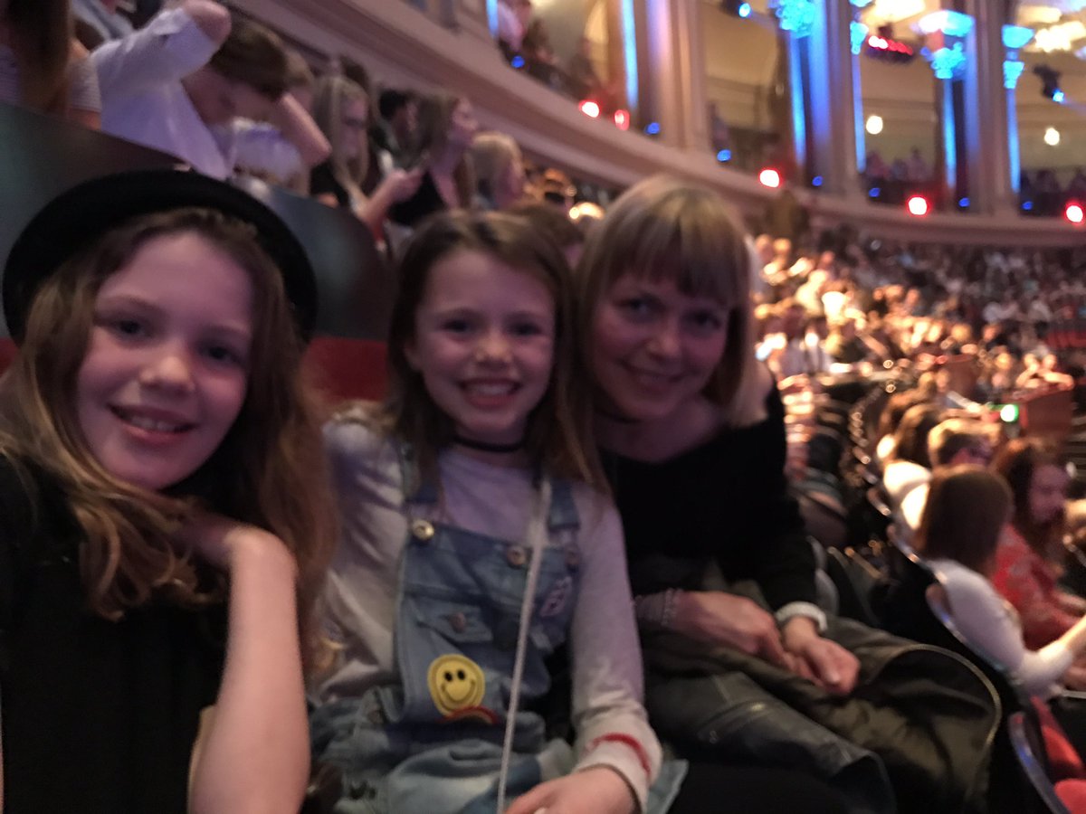 millsyboon's tweet photo. Such a great night and a fantastic first gig for the kids the first of many and such a great cause @edsheeran @TeenageCancer @achrisevans https://t.co/WIPAyD3YGI
