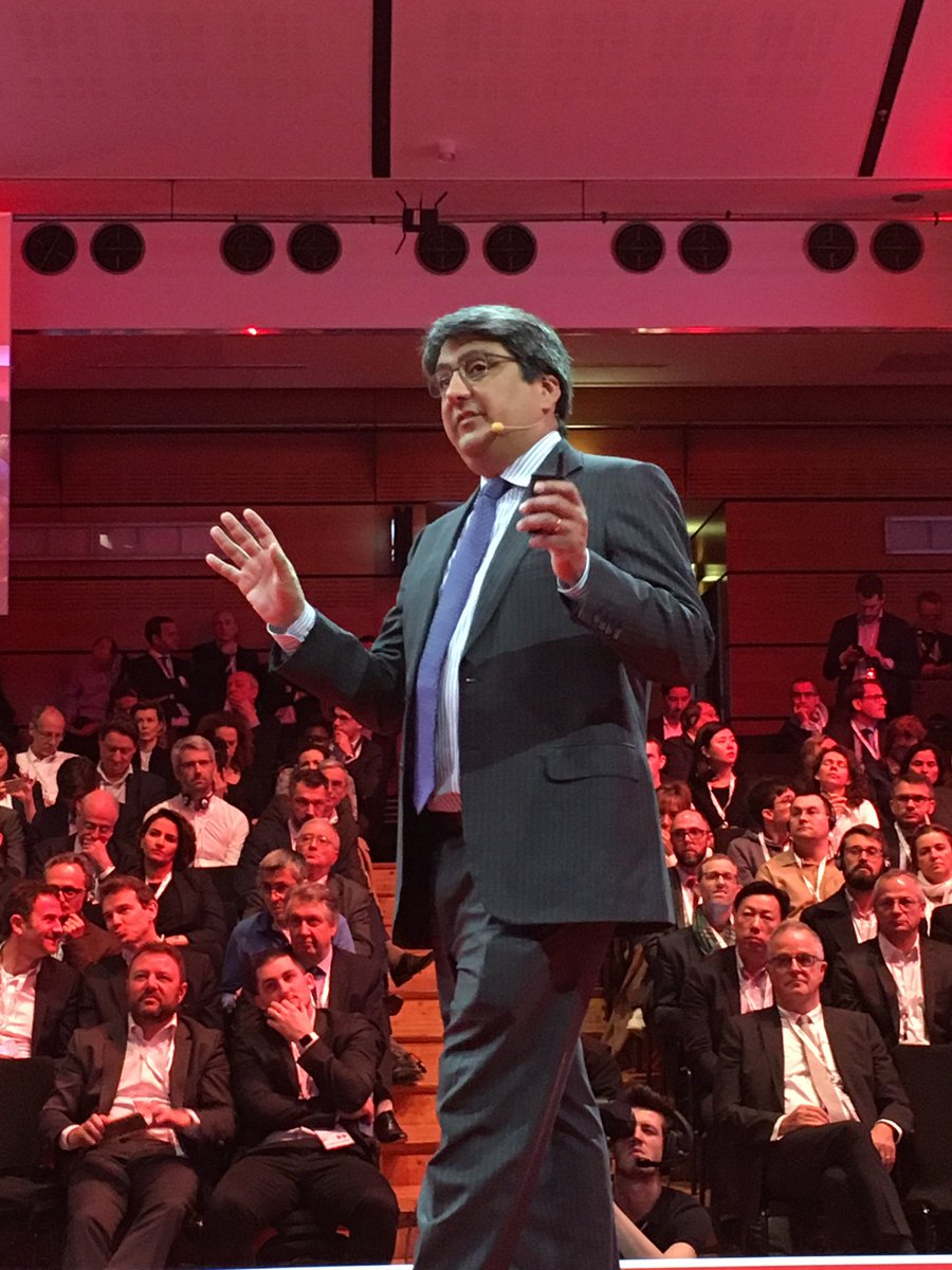 labordeolivier's tweet photo. #customers don't wait for a website they want to interact through #socialmedia #phone #sms #email by Steve Miranda at #OracleBMX #TransfoNum https://t.co/GBvwNHFIRz