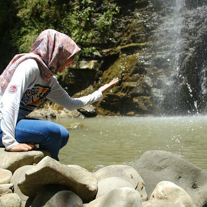 Siang, panas... Dolanan banyu.. segeerr