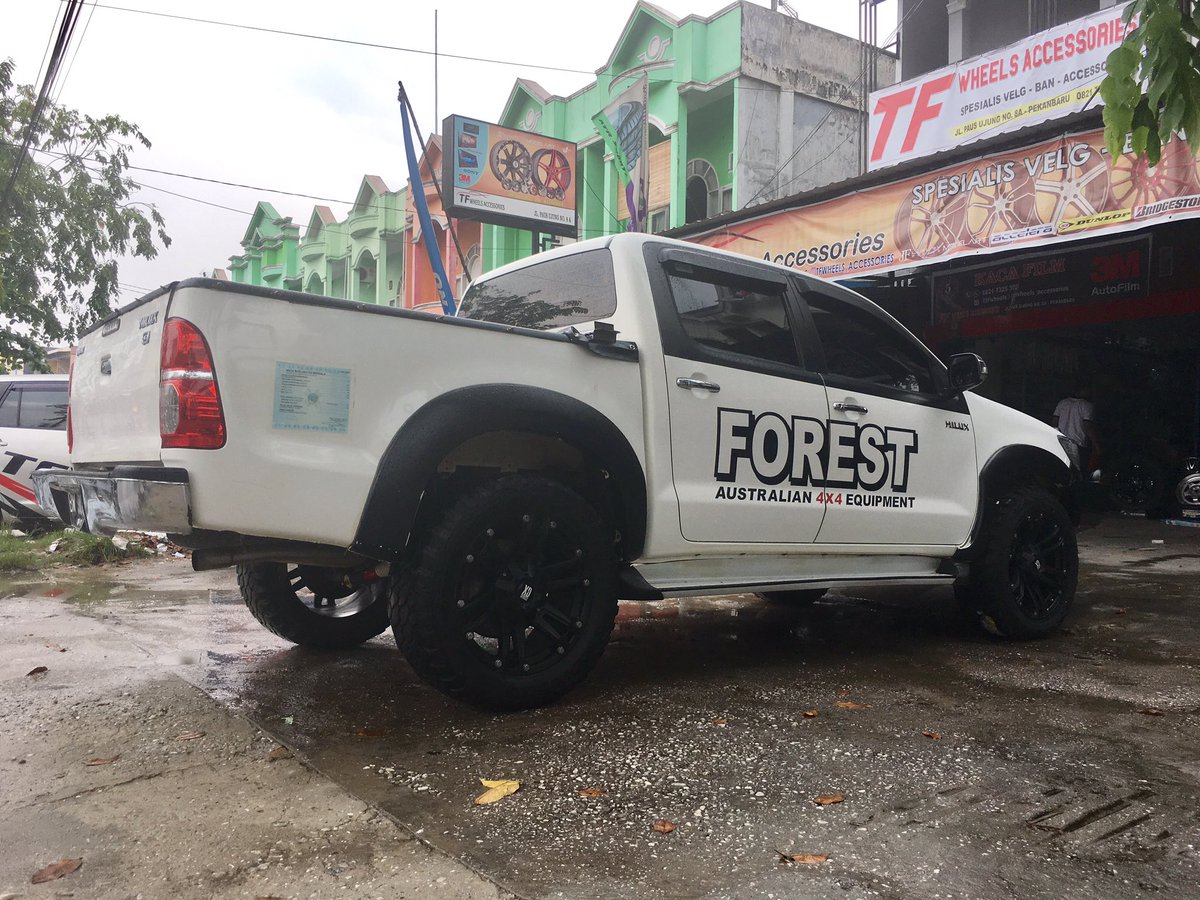 harlim_94's tweet photo. Xd series ring 20 on Hilux 🙏😀😎 https://t.co/JGFkVOn63k