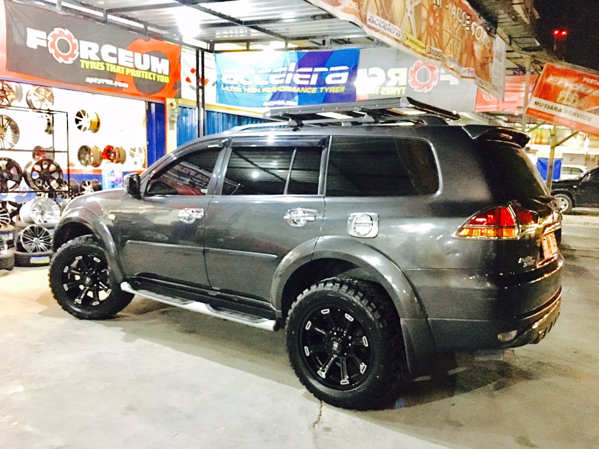harlim_94's tweet photo. Mamba ring 20 on Pajero sport. 😀😎 https://t.co/35fUg4loJ6