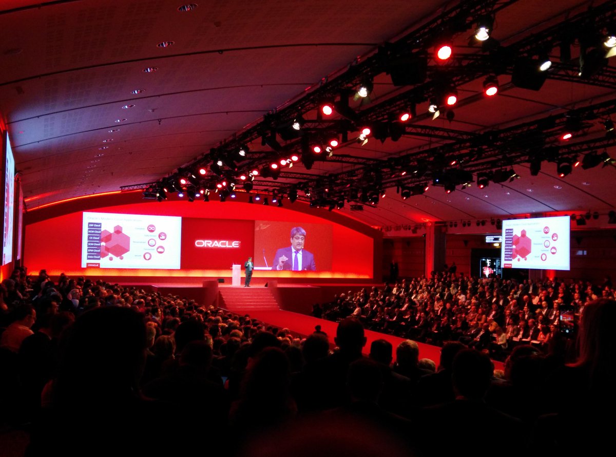 Jon_WFS's tweet photo. Salle pleine au MBX paris 2017,#OracleMBX #OracleDigital https://t.co/F5vnCCqwDU
