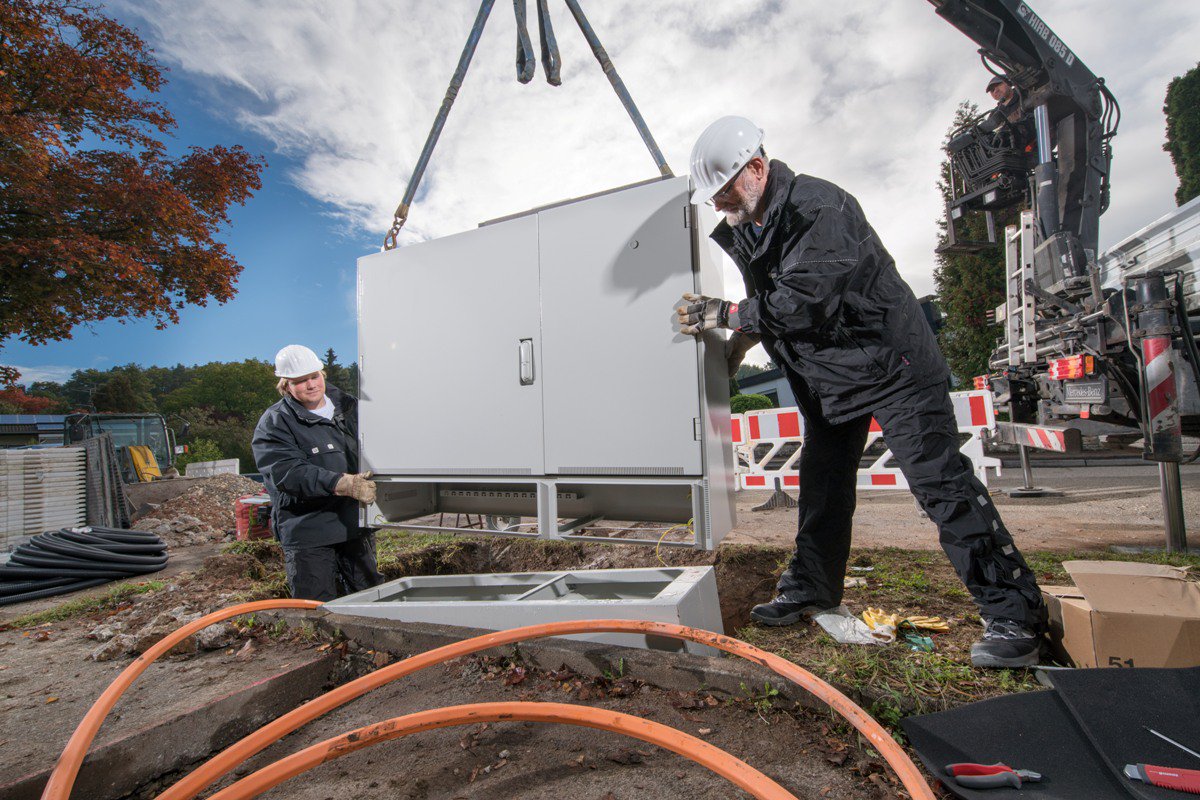 telekomnetz's tweet photo. #Netzausbau der #Telekom in #Edelsfeld läuft auf Hochtouren. Ab Anf.Dez.2017 können die Anschlüsse mit bis zu 50 Megabit pro Sek. buchen.^mj https://t.co/HCcyORYTDD