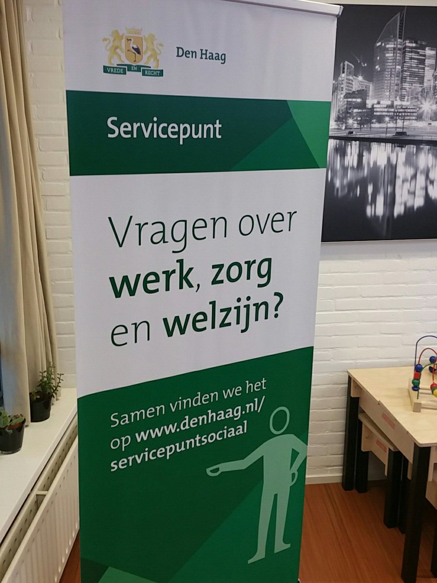 POL_Gerard_HHT's tweet photo. In gesprek met handhavingsteam #Laak, medewerkers @staedion, Vestia ? Tot 11 u bent u welkom in #bhvt #Cromvlietplein spreekuur wijkagent. https://t.co/WD6orDnPQg