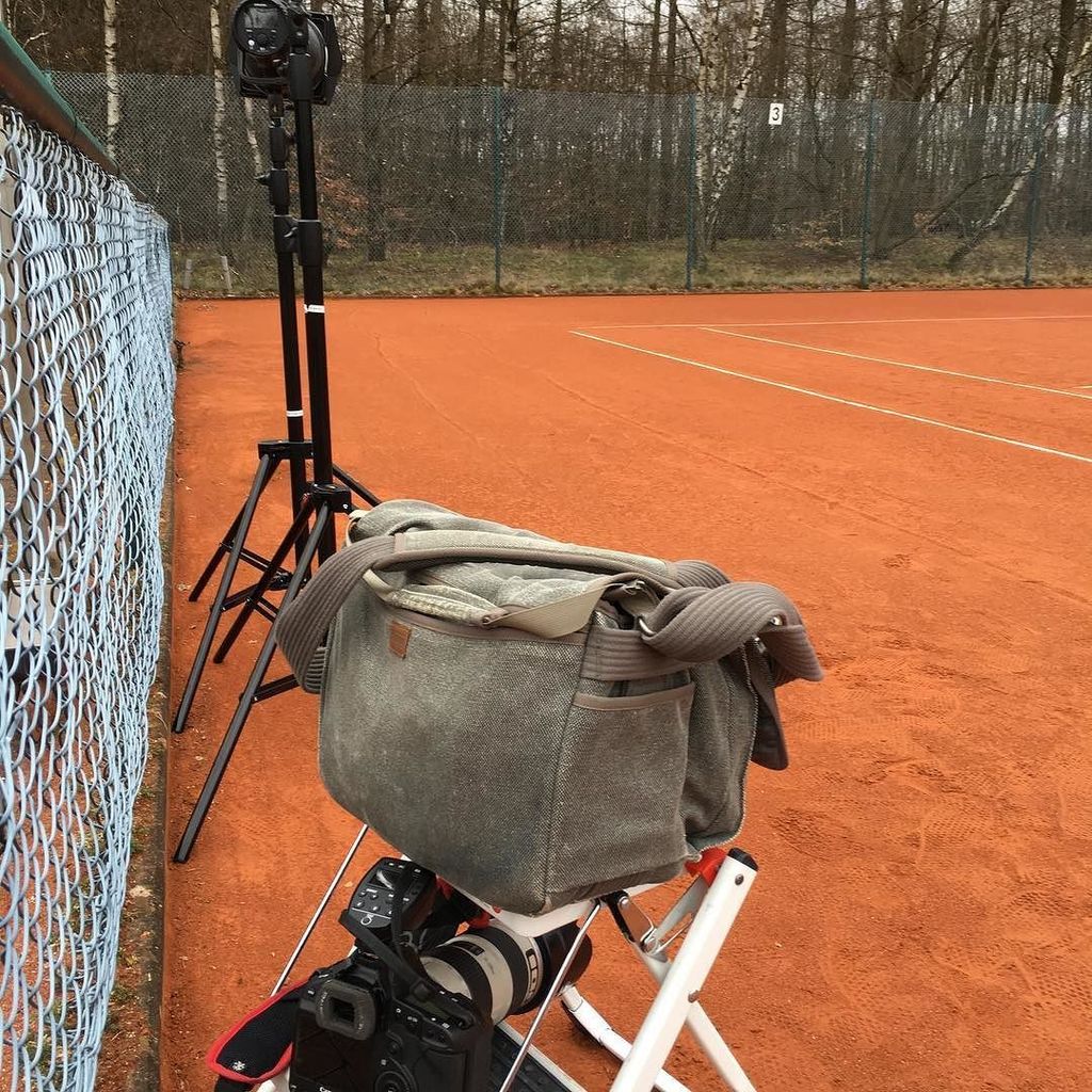 frankmolter's tweet photo. First challenge today! Off we go!
#earlyshooting #photography #onlocation https://t.co/U2Vkyt2X8J https://t.co/RPlRRTH4jc