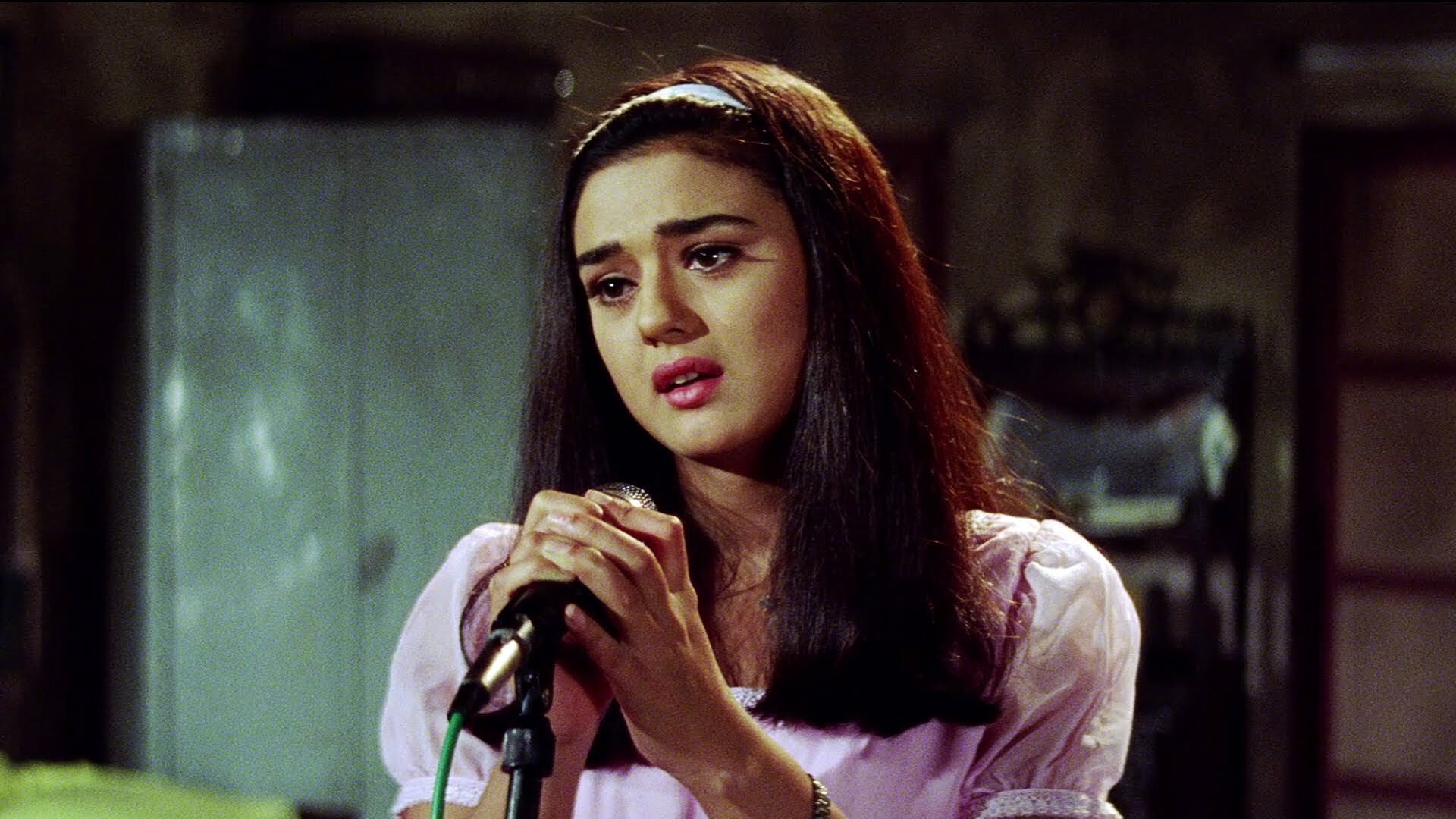 Mr. H 🇵🇸 on X: "Kya Kehna. One thing you can thank Preity Zinta for is  the fact that Miss Lady made this movie to address the issue of teenage  pregnancy. https://t.co/o2In2UNtK6" /