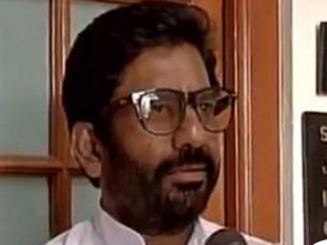 timesofindia's tweet image. Shiv Sena MP Ravindra Gaikwad travels by car to Delhi toi.in/PTikNZ via @TOIDelhi