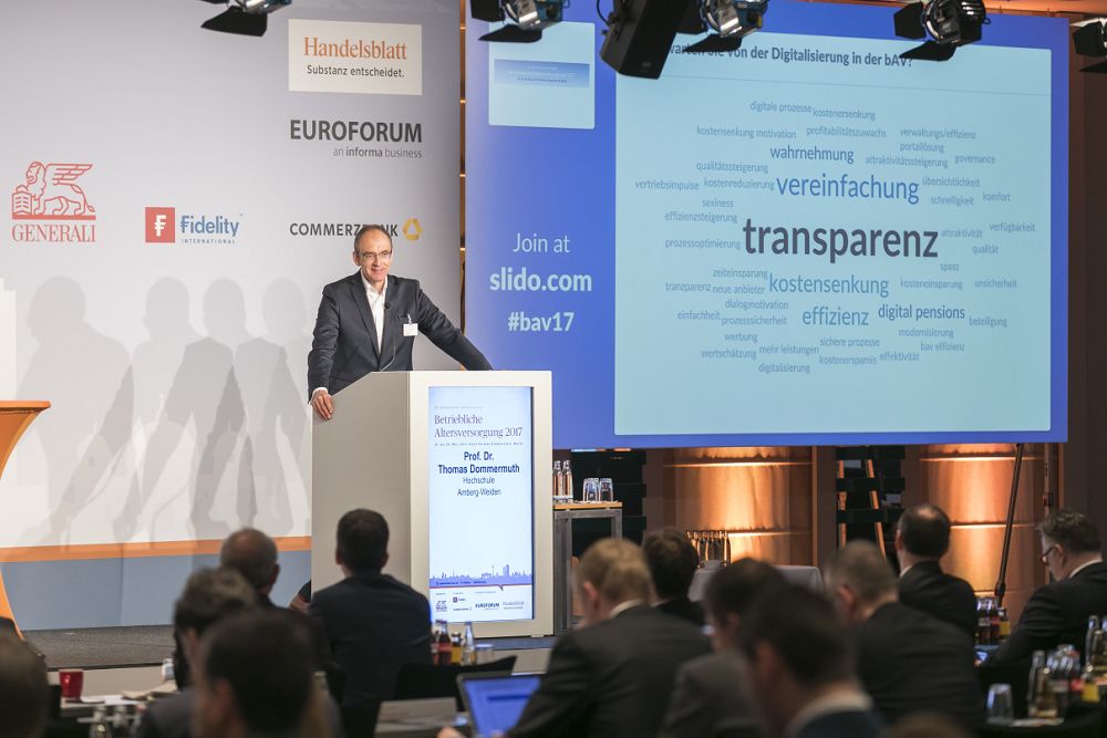 finance_live's tweet photo. #hbvorsorge #hbbav welche Konsequenzen hat Digitalisierung für bAV? die Teilnehmer antworten wie in der Cloud aufgeführt:
@EntgeltundRente https://t.co/EVWnfG65HP