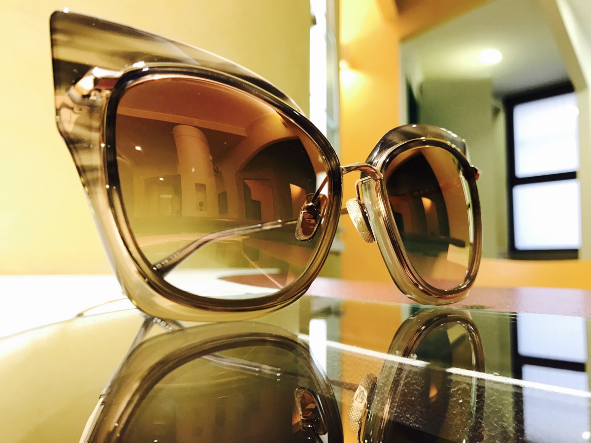 OtticaVenturi's tweet photo. Ottica Venturi solo #pezzigrossi! @DITAeyewear #STORMYB con lenti #GRADUATE #eMirror Bronze sfumate roba da leccarsi le ciglia!#cool #outfit https://t.co/QK0cLtJkOM