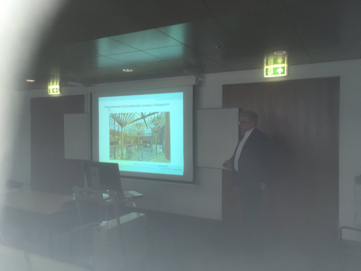 HilberinkH's tweet photo. Gastcollege @Saxion @SaxionBBT door Wim Sturris en Eberhard Dijkhuis over #circulaire economie en #bouwbiologie voor studenten #Bouwkunde https://t.co/zpqw0rnCBO