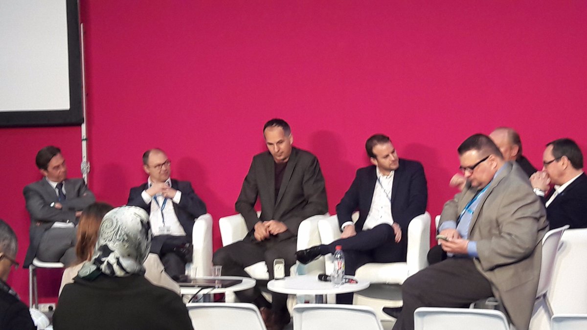 ToshibaTFIS's tweet photo. Face à la #transfonum #Toshiba #TFIS rassure ses clients par un #audit pour passer du #print à la #demat nous dit Gregory Guilhen #SAETCONFS https://t.co/5o25dPHOLt