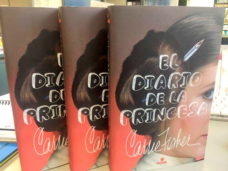 NovaCiFi's tweet photo. 📑 «El diario de la princesa» acaba de llegar a la oficina y es PRECIOSO. 🎉📚 😍 #CarrieFisher #StarWars ¿Hay ganas? A la venta el 05/04. 💙 https://t.co/3vut6iIpga