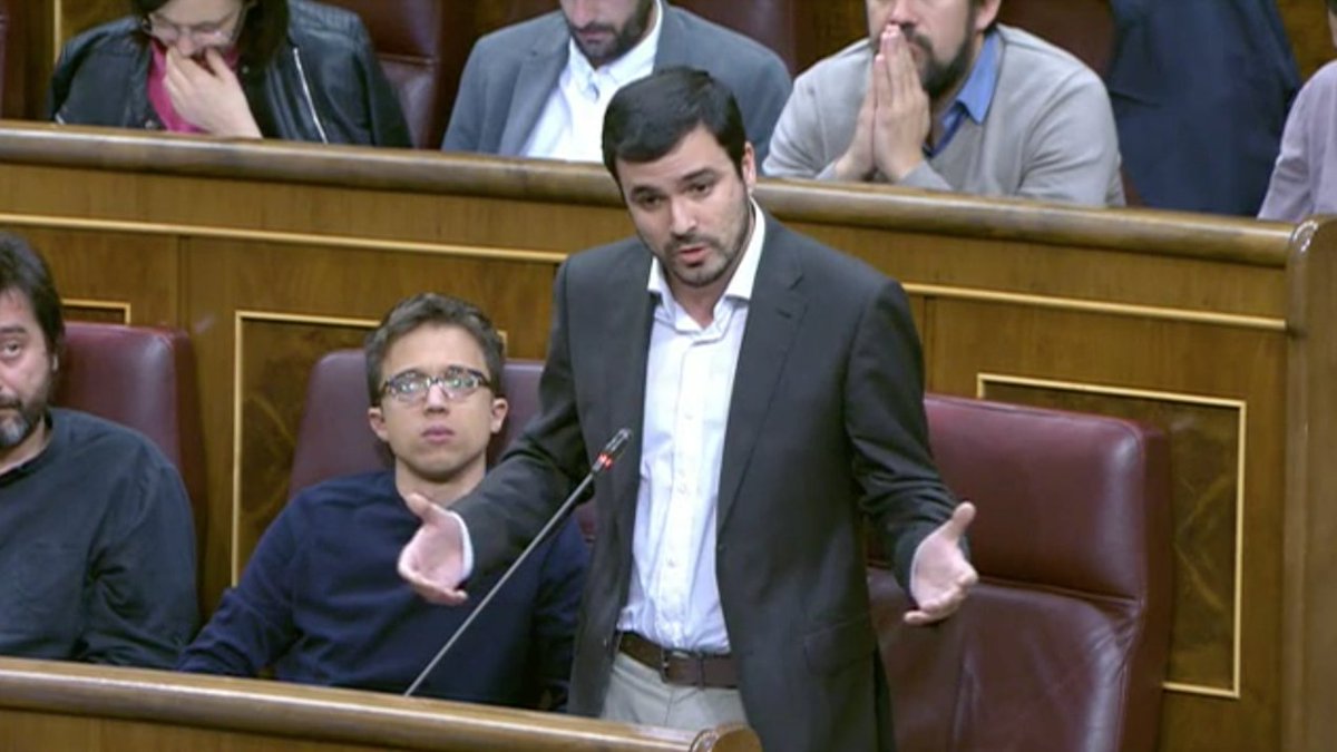 IzquierdaUnida's tweet photo. "Ahora que están redactando presupuestos, no me dirá que no le vendrían bien a Sanidad o Educación esos ingresos" @agarzon #SesiónDeControl https://t.co/CZrb8IpRoA