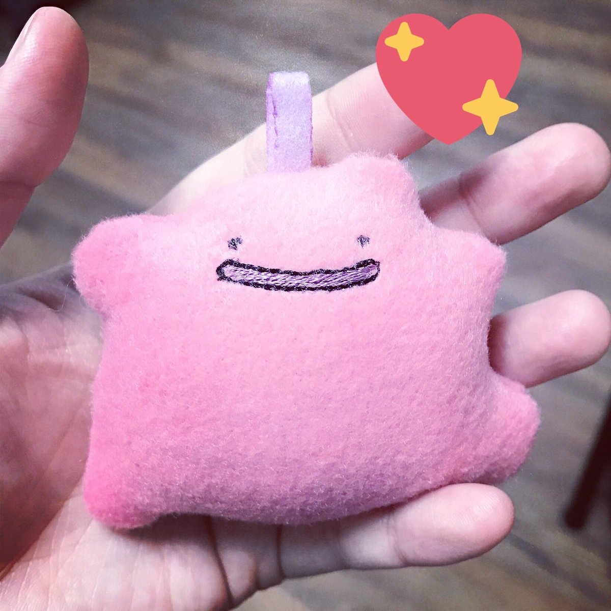 *
RT 추첨) 메타몽 와펜/메타몽 인형 드려요!
#RT추첨 #10명추첨

자수 에코백 샘플이 아직 제작되지 않아 
짧은 이벤트 진행합니다😂

와펜/인형 5분씩 총 10분 추첨하겠습니다😄

발표는 금요일 저녁 11시입니다✨