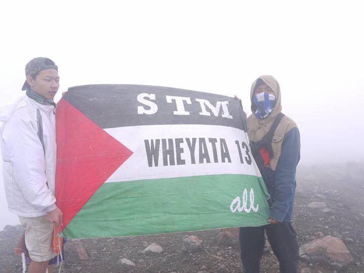 940Stm's tweet photo. Wheyaters adventure
#MtSlamet #ayopiknik #weekendbung https://t.co/g7a5lzVrM7