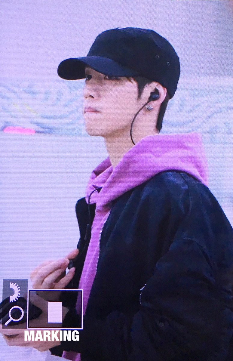 MARKing9394's tweet photo. 170329 GMP 도착 @mtuan93 

옆모습👌🏻

#GOT7 #갓세븐 #Mark #마크
#FLIGHTLOG #ARRIVAL #NeverEver https://t.co/cagbJ2Jcm2