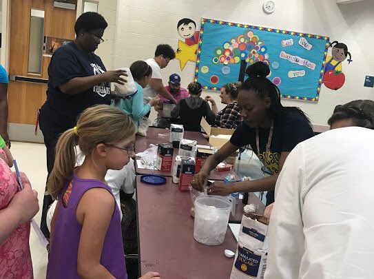 ForrestHuntElem's tweet photo. Duke Energy science night was a big hit at @ForrestHuntElem #DukeEnergy #STEM #Science https://t.co/BjNQYsF427