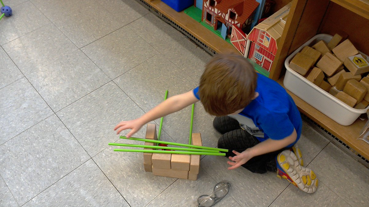 mrs_v_gedsb's tweet photo. What can you make with purple balls and green sticks? @anna_melick #kindergartenexploring https://t.co/iQqX90jvtd