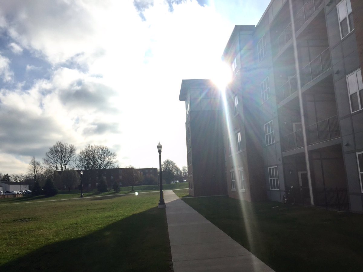 GVatUIndy's tweet photo. It's a BEAUTIFUL morning here at Greyhound Village! Have great Wednesday, everyone. #ExperienceGV #uindyspring โ๏ธ https://t.co/S1tm8Jmc8Y