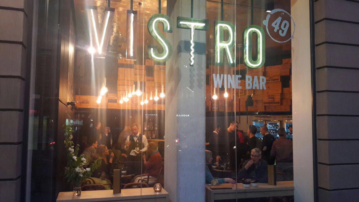 vistro49's tweet photo. 👉Presentación de ntro 🍷@vistro49 
@caelisbcn @romainfornell @ohla_bhotels #OhlaBarcelona
https://t.co/kzhvdaIYGE https://t.co/jbNOY5rOoi