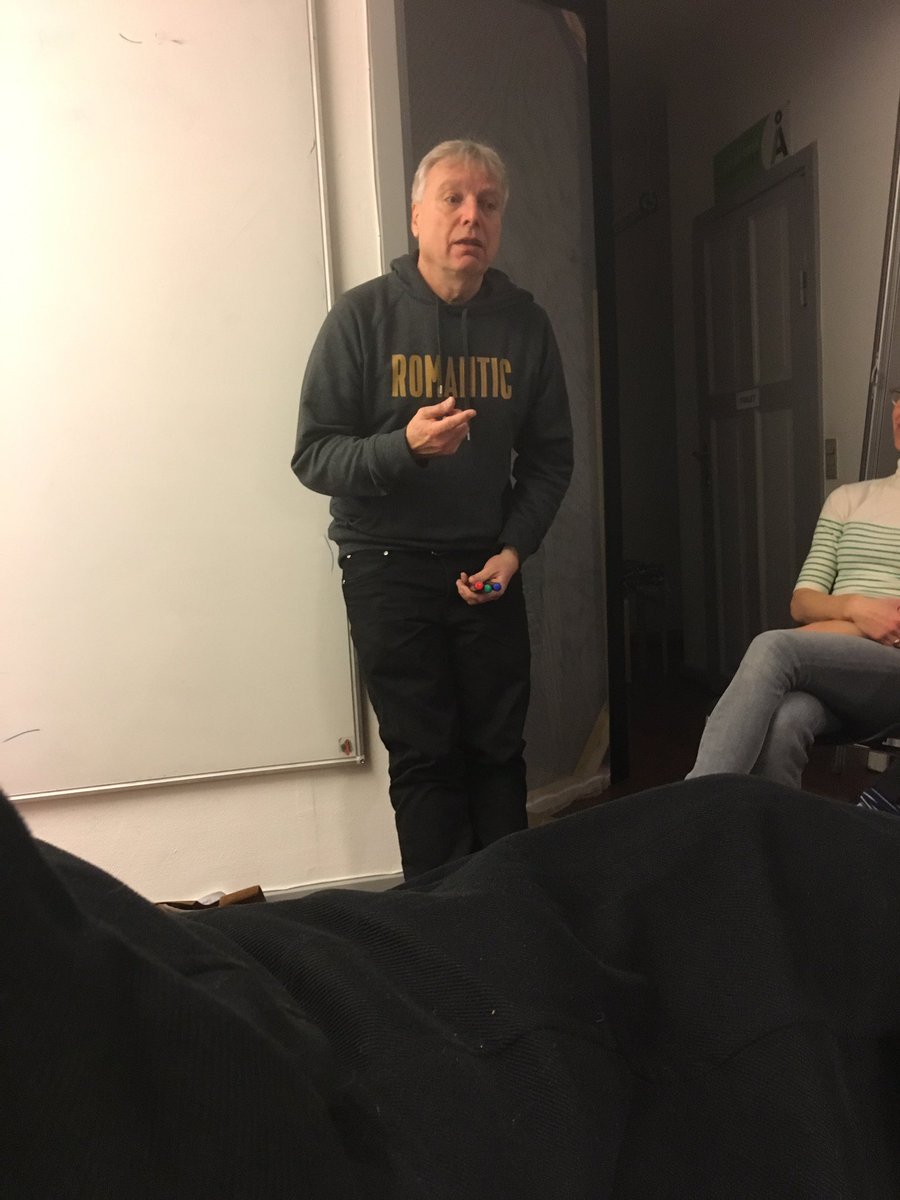 I dag er #StrategiskKommunikationsnetværk på besøg hos <a href="/alternativet_/">Alternativet</a> og <a href="/uffeelbaek/">Uffe Elbæk</a> 🤓 #komdk