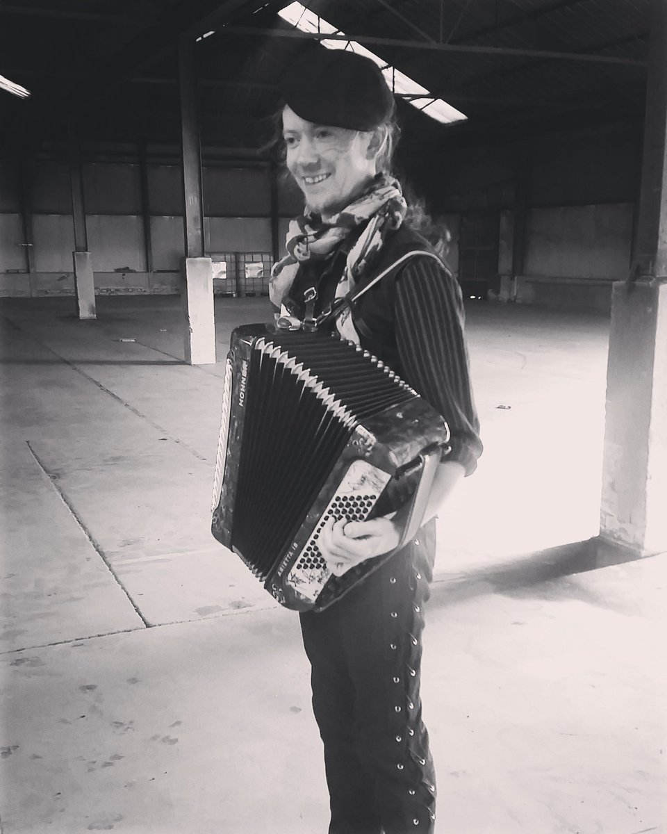 blackguardsfolk's tweet photo. Owen doing his thing- gearing up for the summer on this dreary day! Watch this space... #musician #accordion #theblackguards @owen_seawolf https://t.co/q83tJJOMSW