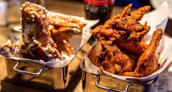 Love buffalo wings? Scoff to your heart's desire at these restaurants <a href="/AbsurdBirdUK/">Absurd Bird London</a> <a href="/steamandrye/">Steam and Rye</a> <a href="/BelushisCamden/">Belushi's Camden</a> bit.ly/2kMr205