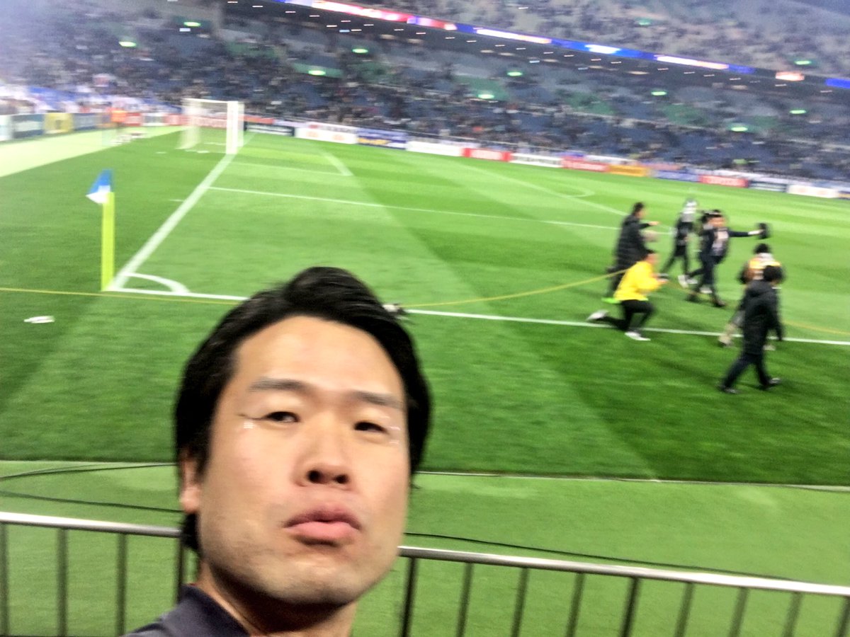 クロワッサン Sur Twitter 改めてサッカー日本代表選手の皆様 本当にお疲れ様でした そして日本に貴重な勝点3ありがとうございます 酒井宏樹選手の応援で右サイドを張っておりました 試合後はゴールを決めたこのお二方と Samuraiblue 日本代表 酒井