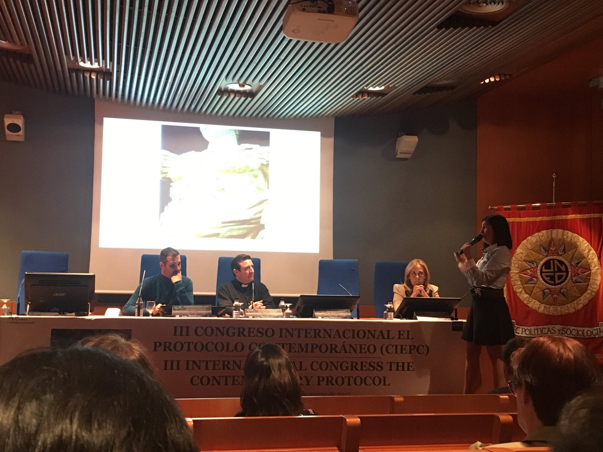 florprotocolo's tweet photo. La imagen es la manera más poderosa de comunicarse con las masas #CEIPC @marinaeip @EIP_Madrid https://t.co/UrGmiAIlLn