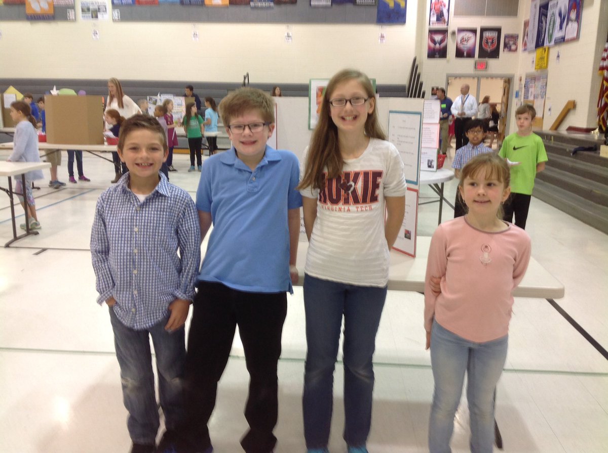 MrsBergRHL's tweet photo. 3rd Grade Health Expo!  Students share information  about health topics. #childsclass https://t.co/YNa4E48di4