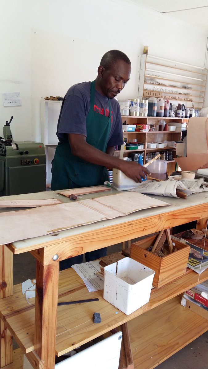 KhoiKoinCrypto's tweet photo. Mr Brown at #labouroflove, creating beauty. #forloveofleather #handmade #leatherhandcraft #MadeinthePass #VanniePassAf #LeatherIsForLife https://t.co/LvYCw9nqzo