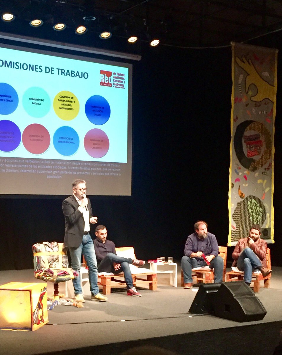 PauRausell's tweet photo. Explicando La Red de Teatros de titularidad pública
@PauloRodriguezC 
En #Valparaiso https://t.co/aehrdaMqlR