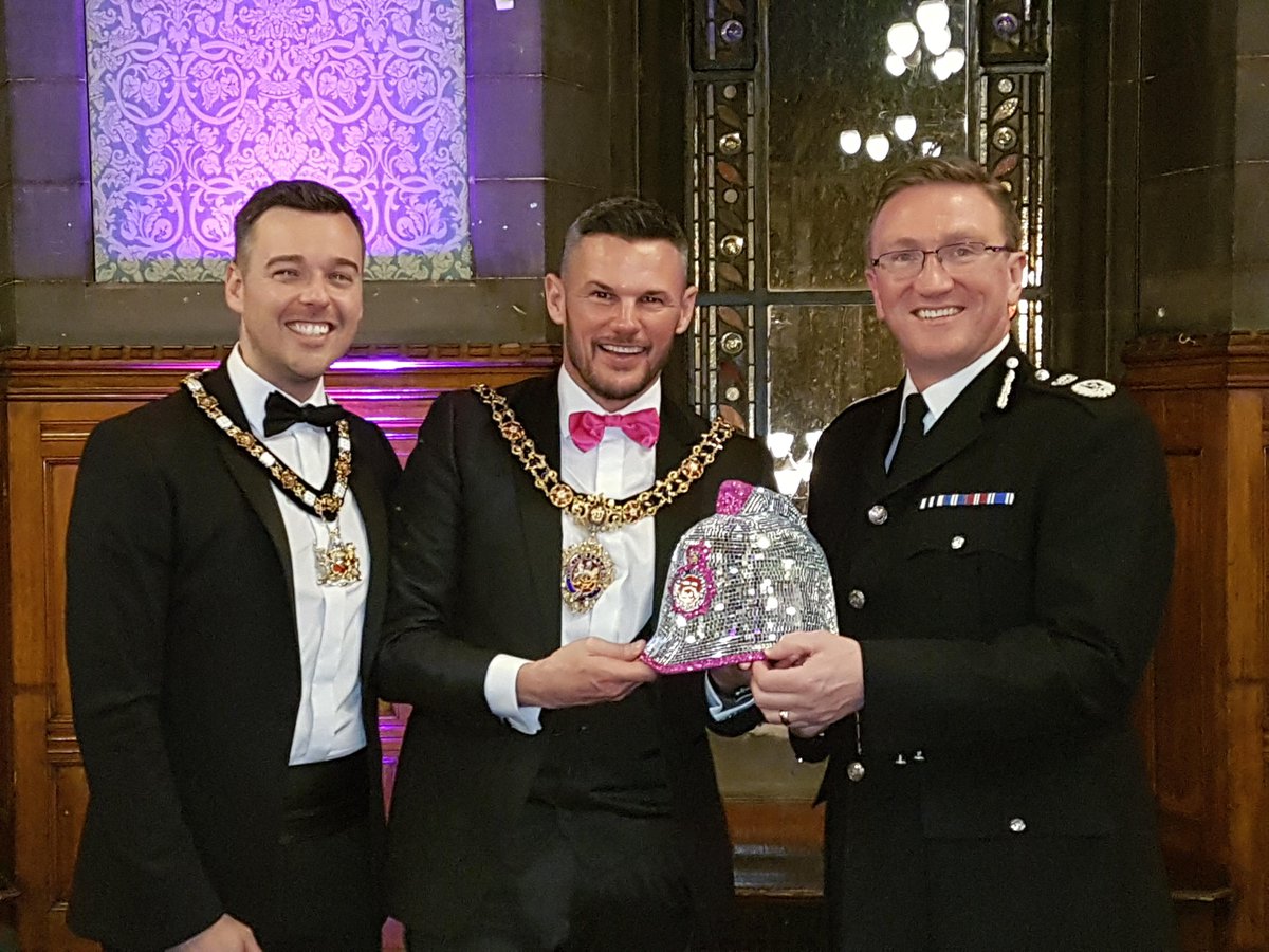 gmpolice's tweet photo. .@CCIanHopkins has presented the @LordMayorOfMcr and his Consort with one of our #BobbyDazzlers . Find out why:  https://t.co/wL3Ljh5zOU https://t.co/oEAhcz7d6s