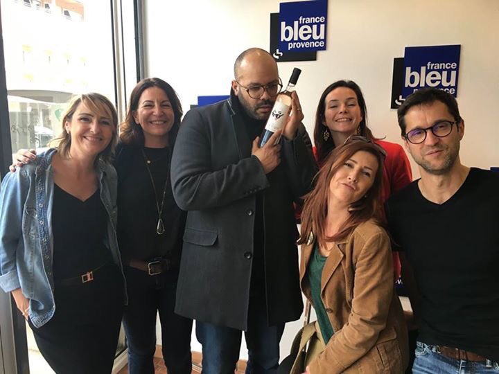 LUTTRINGER1's tweet photo. Dans l'espace et dans l'isoloir on boit la cuvée #LesVilaines #battlestargalactica @lmJamieBamber #FrederickSigrist ! https://t.co/QzrBvkomkR