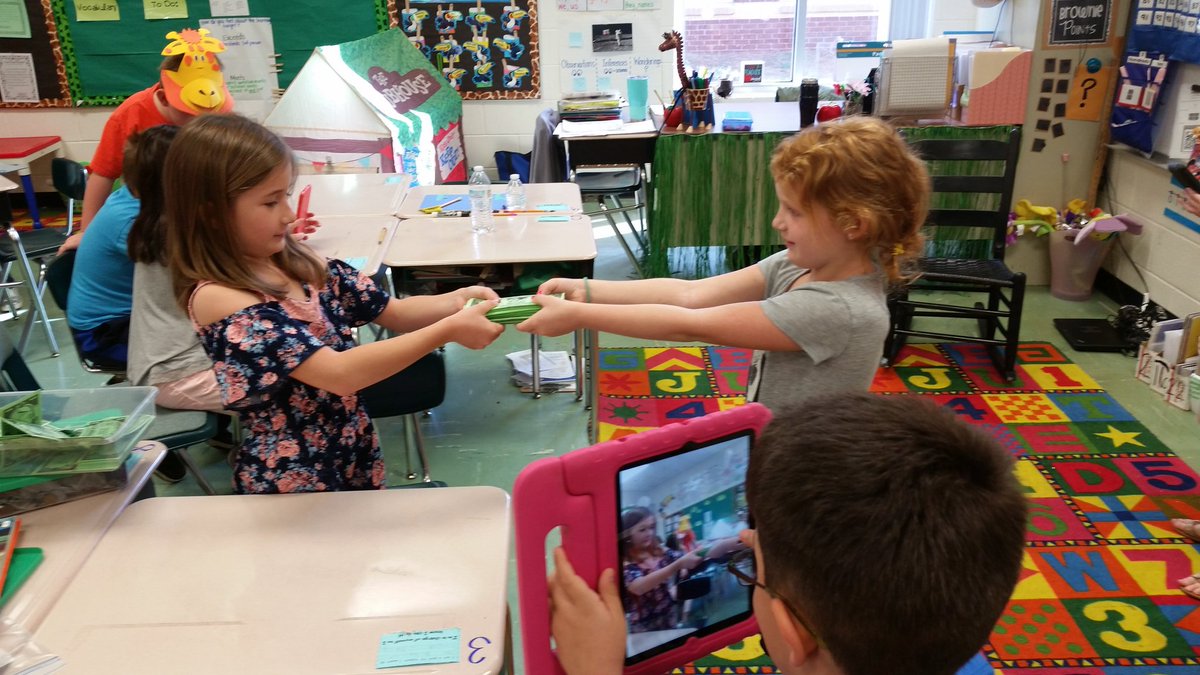 mrsbaileyNHE's tweet photo. Using technology, collaboration, and creativity to work on our government vocabulary. #nhebrightknights https://t.co/fg8D7w3ywz