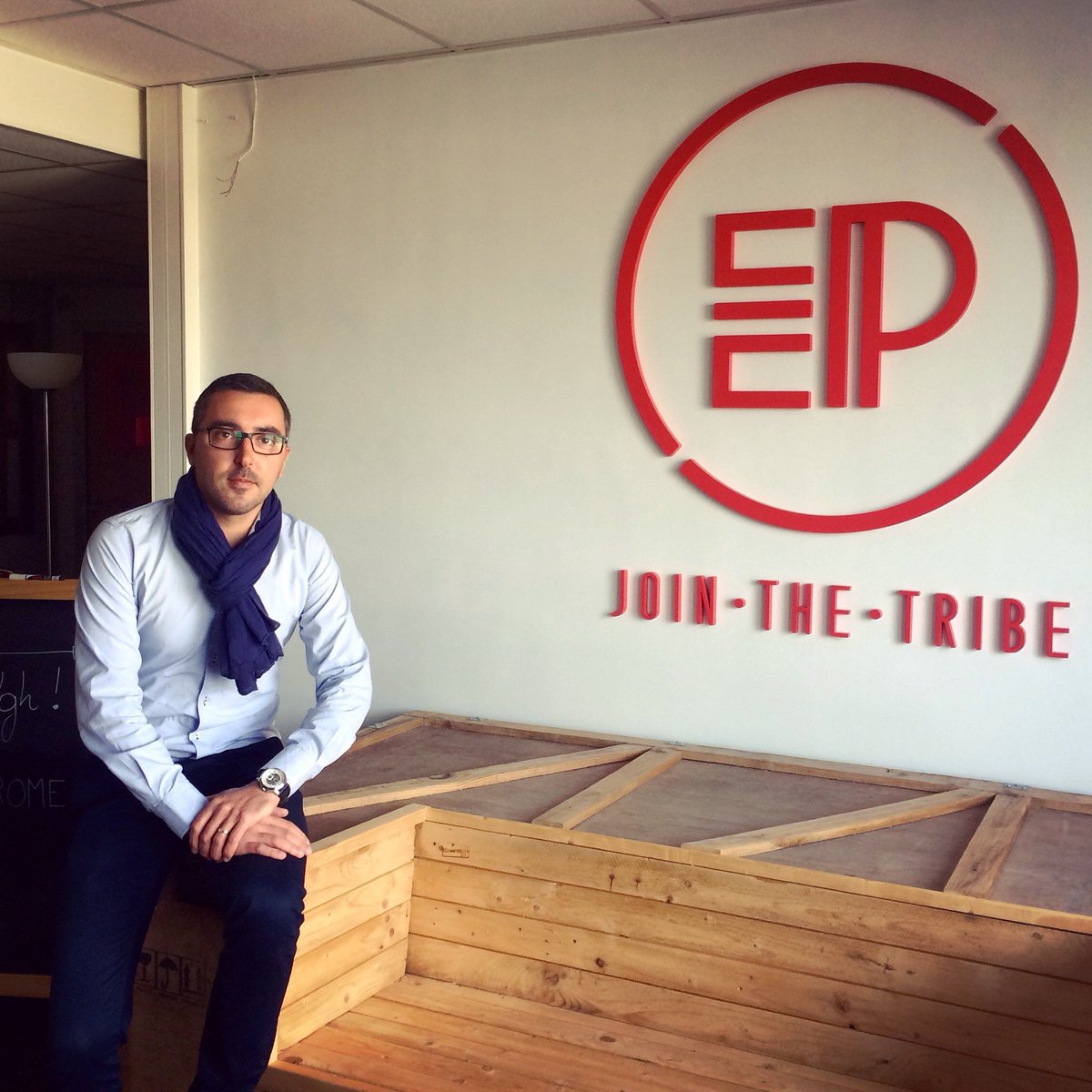 EP_makers's tweet photo. [Nicolas in da place]
Nicolas rejoint le tipi comme #SalesManager pour développer @izigloo 🚀
#Bienvenue Nicolas! 
#EP_tribe #izigloo #Nantes https://t.co/dW32kpUzmI