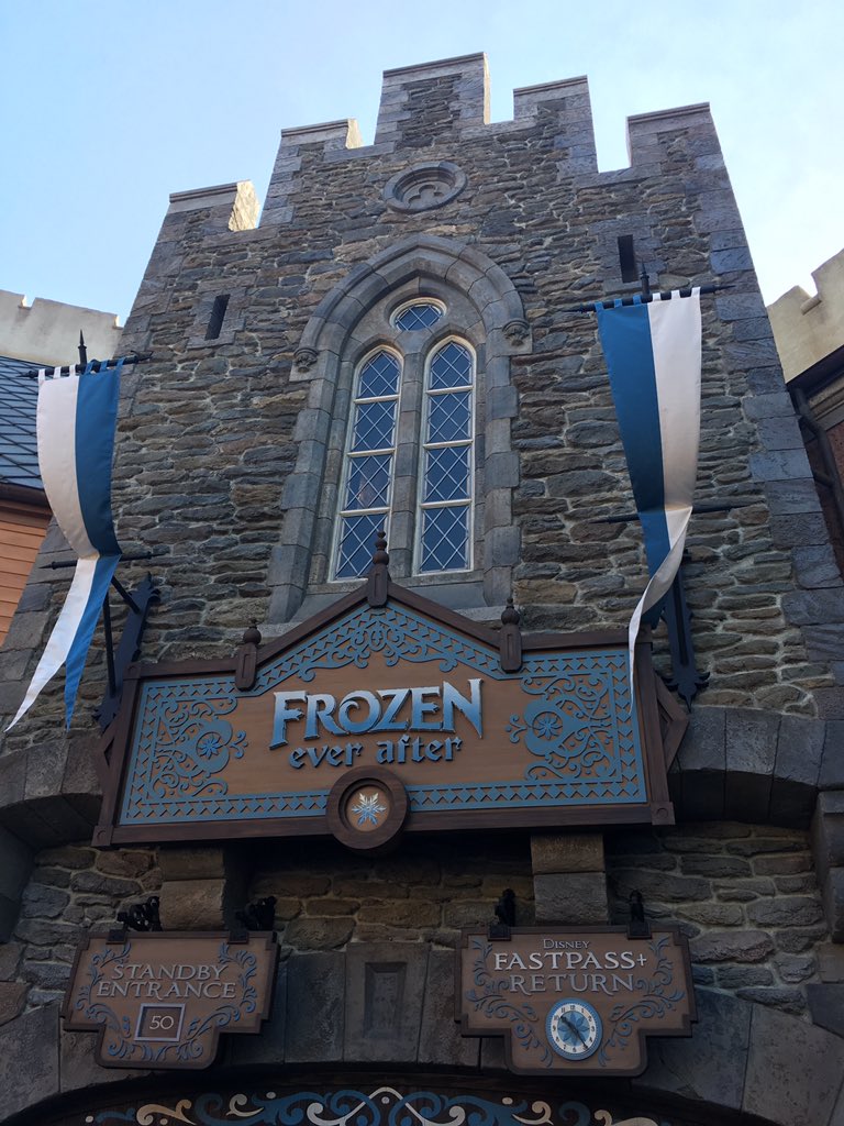 CzerrJo's tweet photo. Waiting to get Frozen!! https://t.co/nLE5MiAZPH
