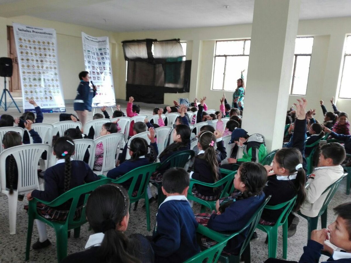 ItboyBoyaca's tweet photo. 67 niños y 2 docentes de la sede Montoya de la I.E. Francisco de Paula Santander de Ventaquemada reciben enseñanza vial #AEstaHora https://t.co/GyRgUHJR8Y