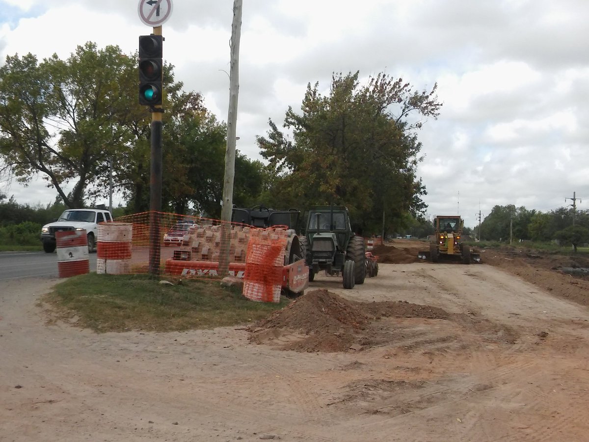 A full con construcción d segunda calzada d la ruta provincial 29 en acceso a #Brandsen <a href="/JavierJiguacel/">Javier Iguacel</a> <a href="/VialidadBA/">Vialidad Bs. As.</a>