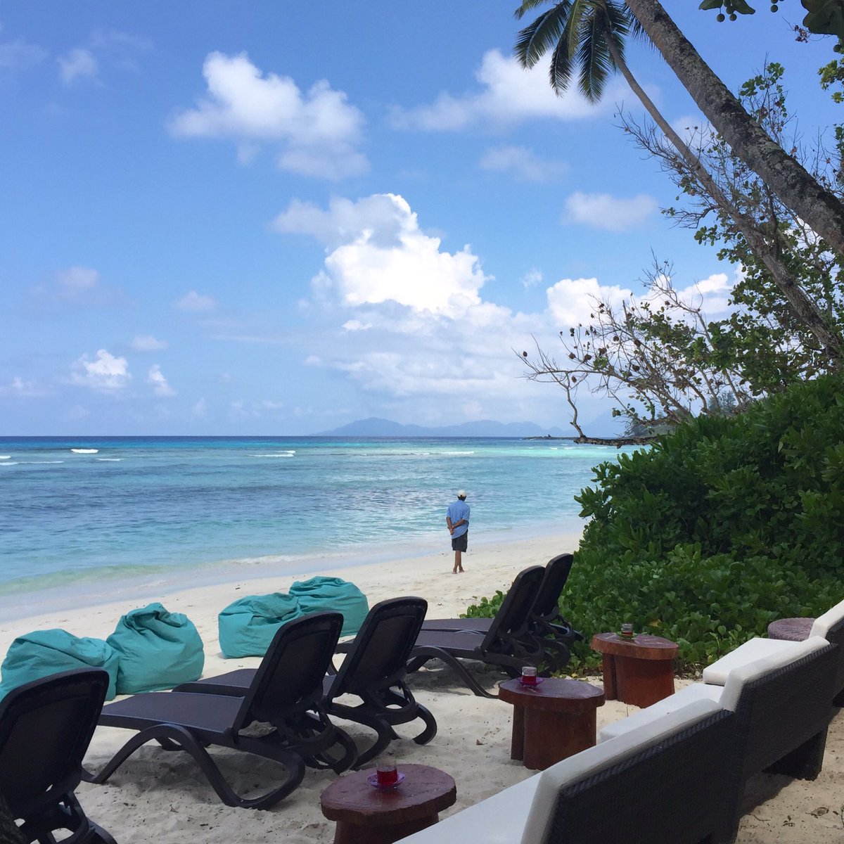 meikemeilen's tweet photo. Die wunderbare Payot Bar im Hilton Seychelles Labriz auf Silhouette. #seychellen #hiltonlabriz https://t.co/LV6pXBioQz