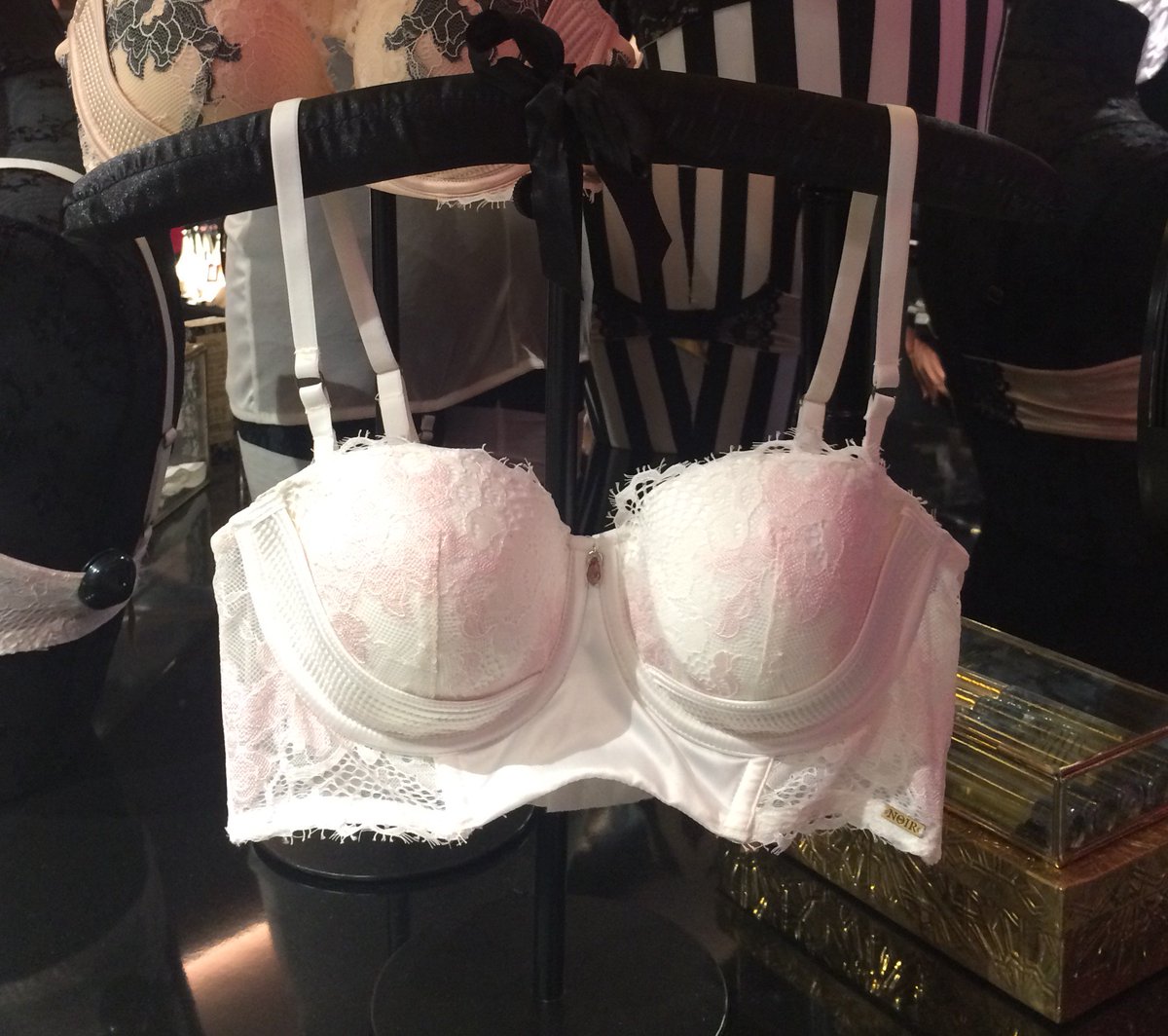 The prettiest Noir longline bra😍😍 now 3rd for free!! #prettythingscomein3