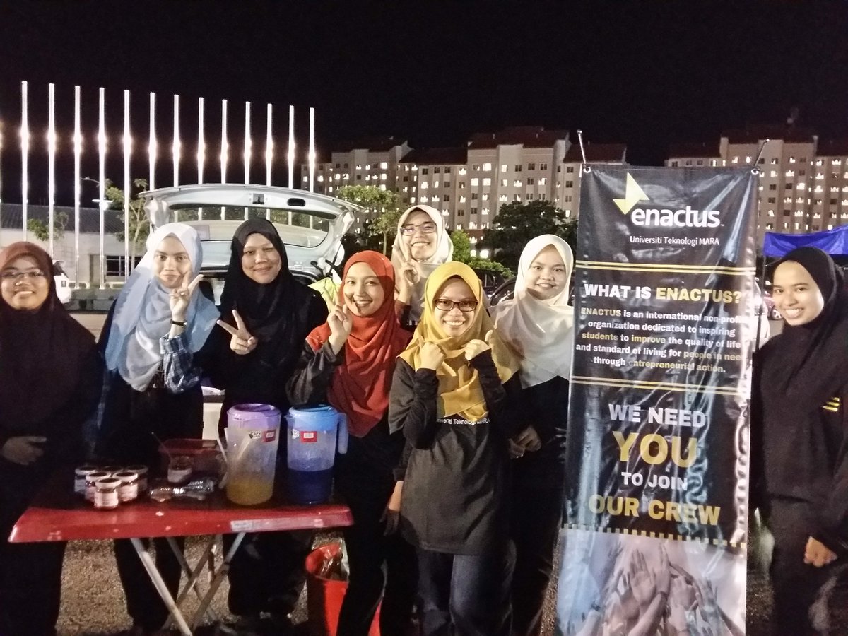 enactuspalam's tweet photo. PALAM FEST 2.0
MTS yang bertungkus lumus menjual air, brownies &amp; muffin yg sedap2 tu 😊🖒 https://t.co/gPa1D6Xl0r