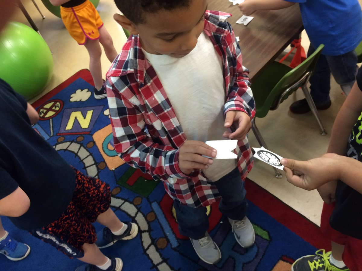 SheridanSES's tweet photo. Oh partner where art thou? Finding out clock partner! Matching our clocks #marsh19 @Lindsey_Bohler https://t.co/iS6Sb9EF2f