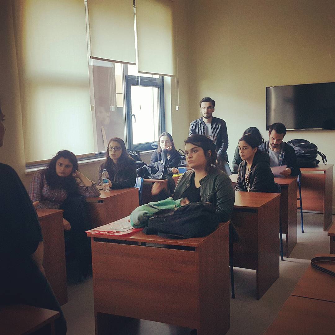 ebiltekytu's tweet photo. KAÇUV/E-BİLTEK Kulübü işbirliğiyle yapılacak olan Öğretmenim Olur Musun? projesinin tanıtım toplantısı başladı 😊
#ebiltek #kacuv #gonulluluk https://t.co/uDO7WpA2nM