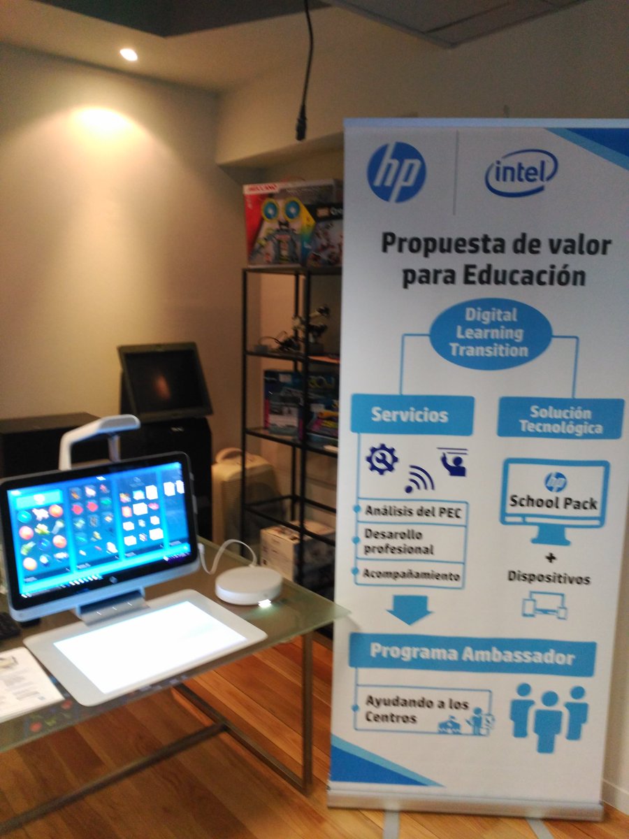 solutiaedu's tweet photo. Todo preparado en @therobotmuseum Ven a hablar de #RoboticaEducativa y #FilosofiaMaker En menos de una hora!! Te esperamos. #ROBOTizaTuAula https://t.co/1apeLTEeWy