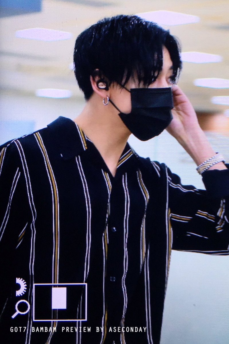 Aseconday_0502's tweet photo. 170329 GMP  @BamBam1A 
#GOT7 #갓세븐 #BamBam #뱀뱀 
#FLIGHTLOG #ARRIVAL #NeverEver https://t.co/sTOuEydFAJ
